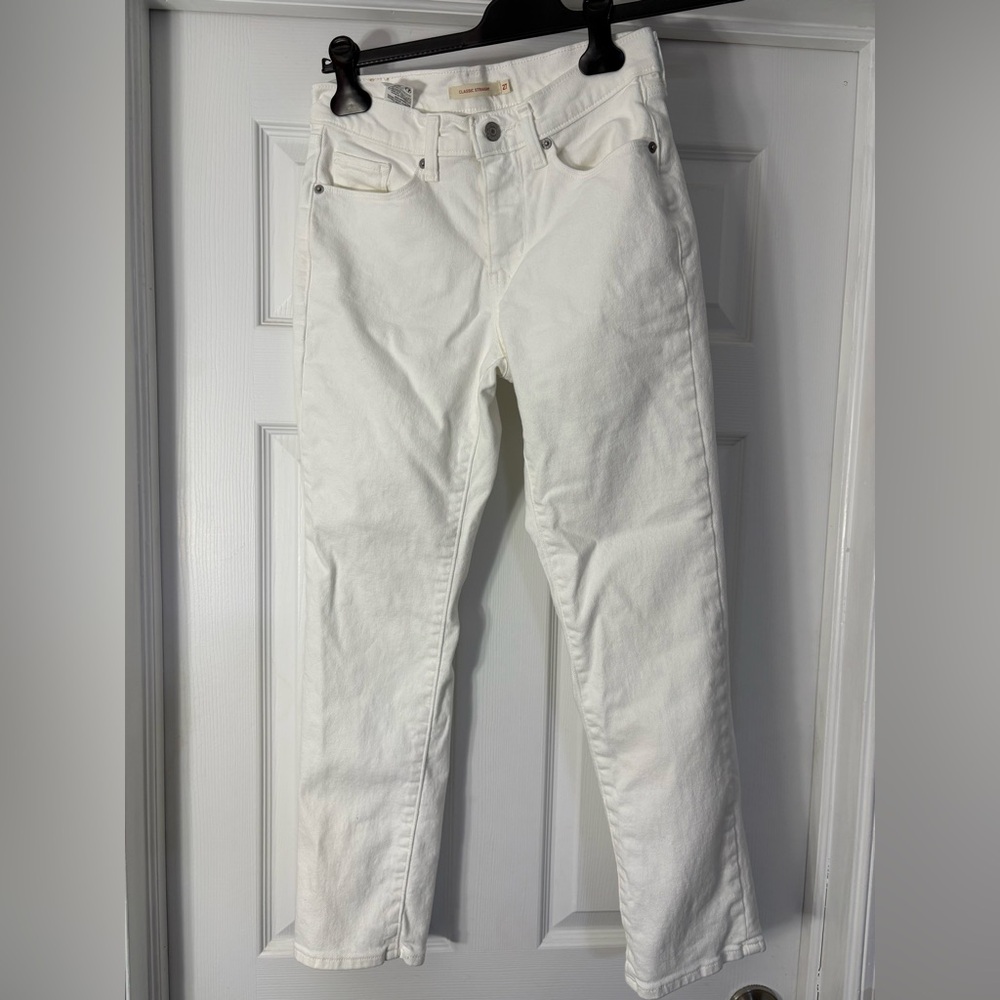 Levi's Straight Leg Jeans in White